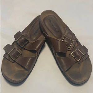 American Eagle slip on sandals